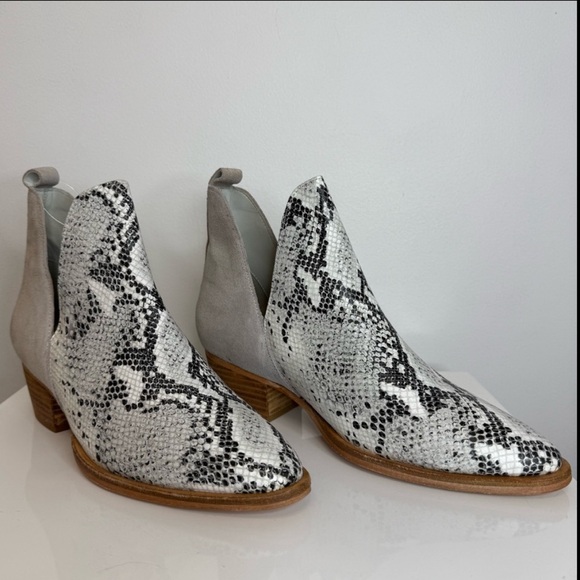 Vintage Foundry Kara White Snake Print Leather Suede Bootie Women’s Size 7.5 NEW - Picture 1 of 13